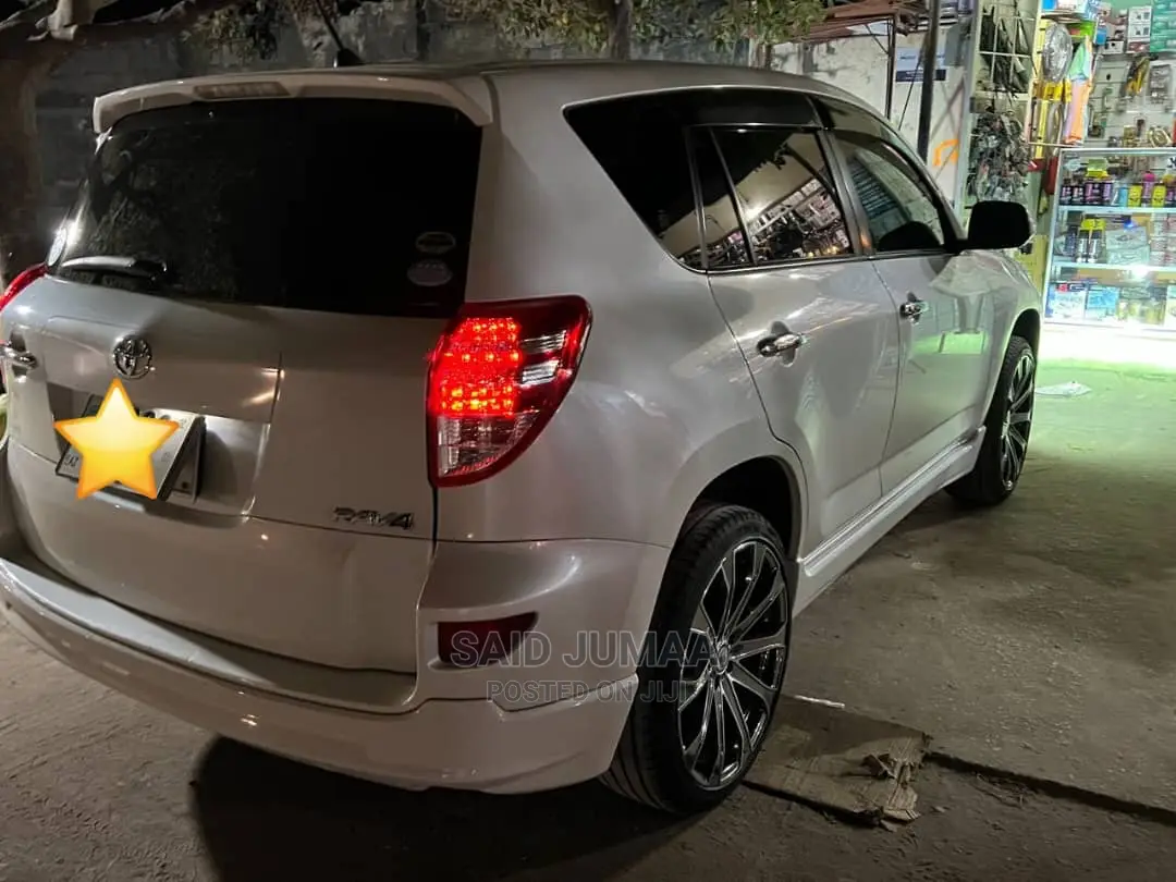 Toyota RAV4 2.5 2010 White