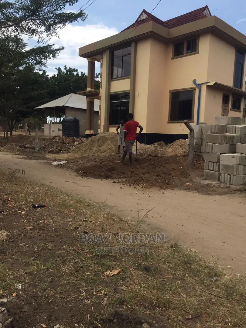 3bdrm House in Graphite Estate, Mbweni for Sale