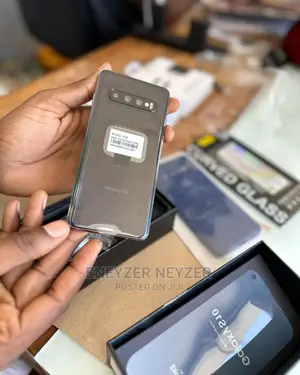 New Samsung Galaxy S10 128 GB Black