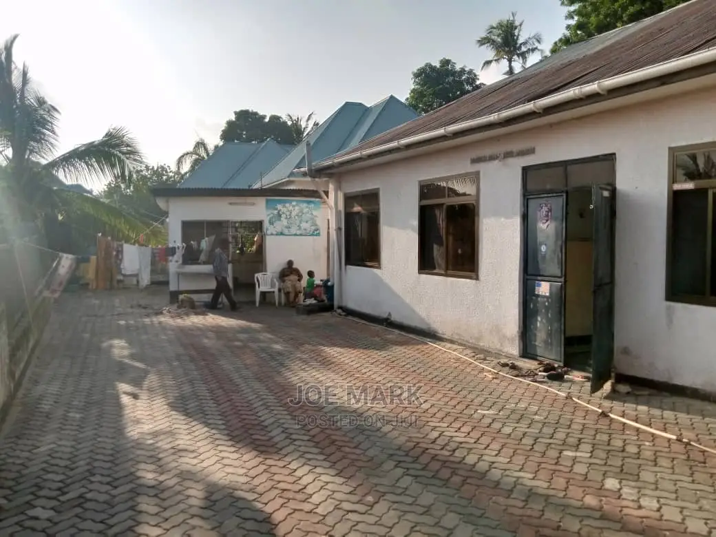 6bdrm House in Mark Real Estate, Kimara for Sale