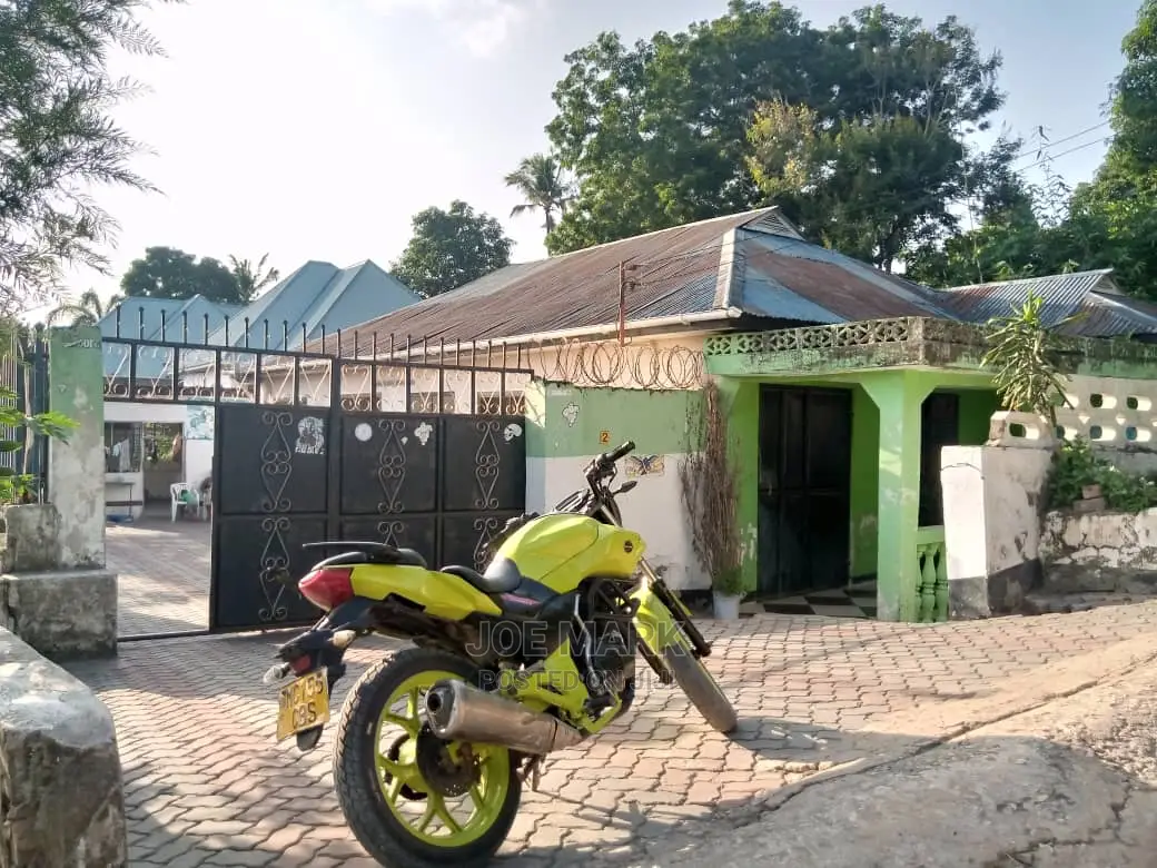 6bdrm House in Mark Real Estate, Kimara for Sale
