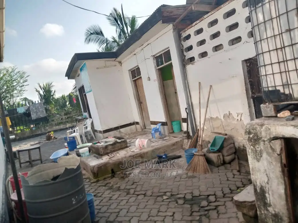 6bdrm House in Mark Real Estate, Kimara for Sale