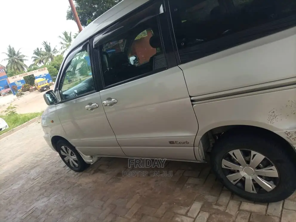 Toyota Noah 2.0 FWD (8 Seater) 2003 Silver