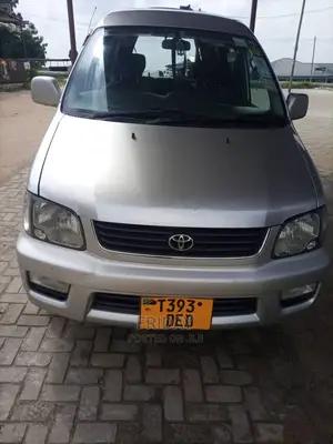 Toyota Noah 2.0 FWD (8 Seater) 2003 Silver
