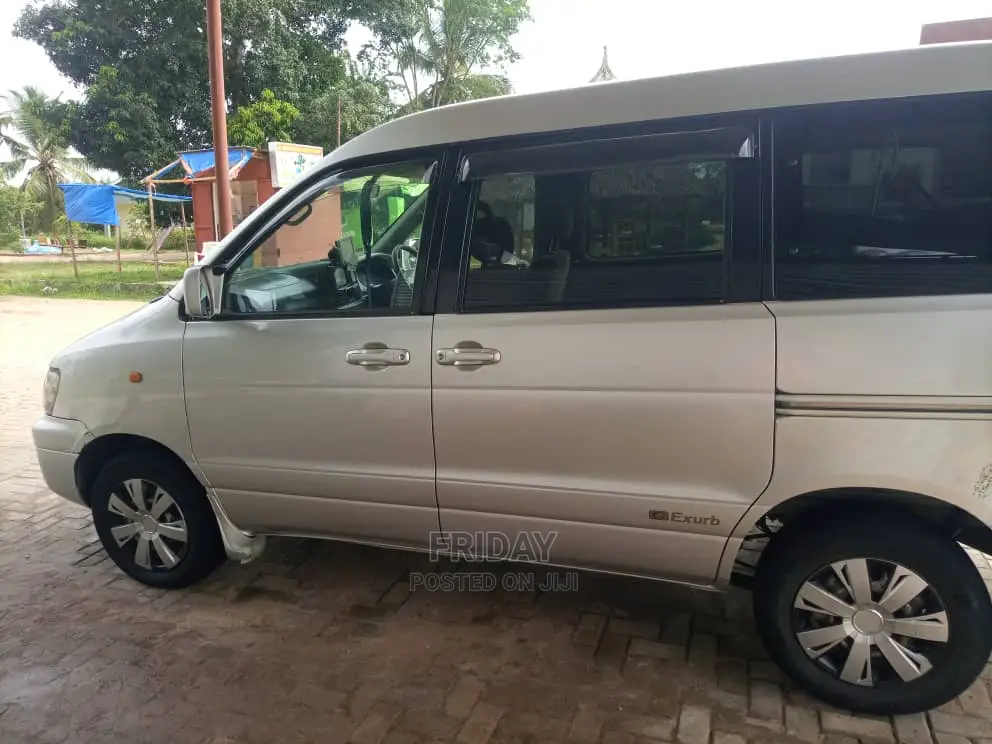 Toyota Noah 2.0 FWD (8 Seater) 2003 Silver