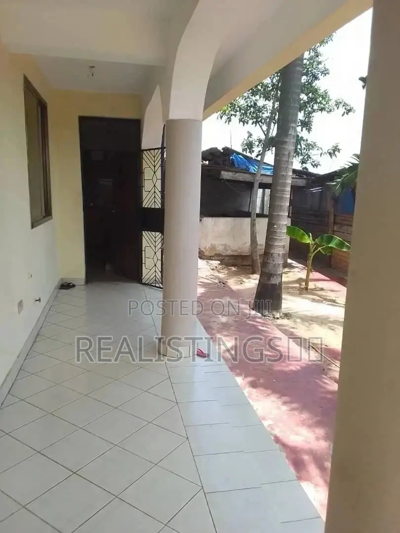 8bdrm House in Kijitonyama for Sale