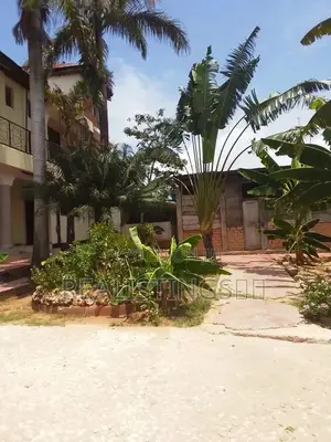 8bdrm House in Kijitonyama for Sale