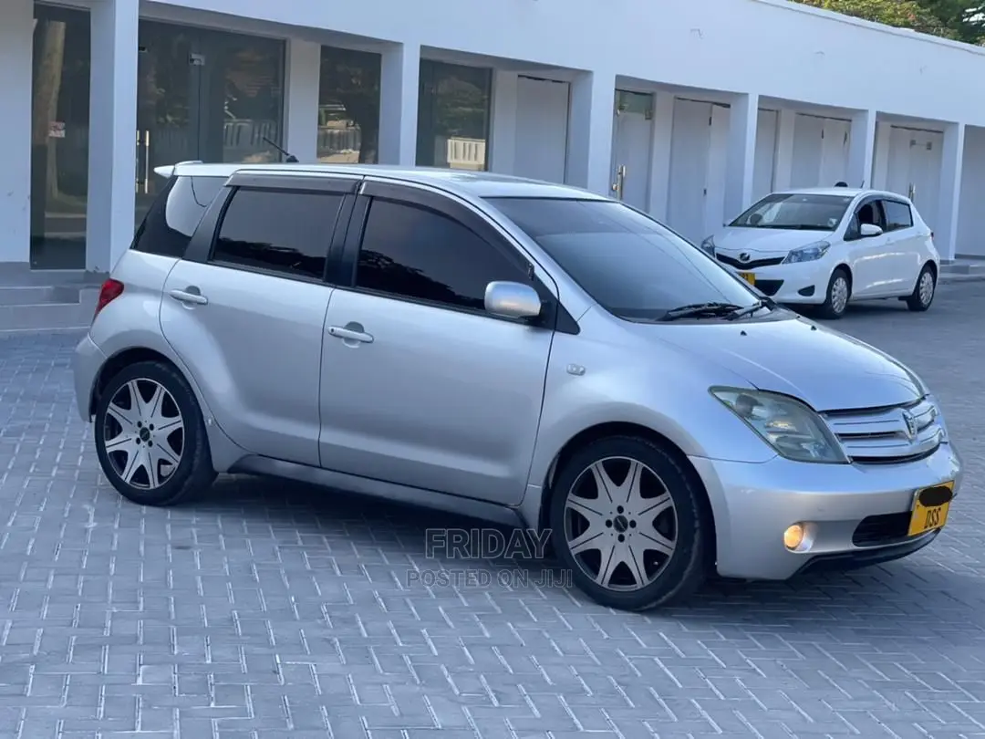 Toyota IST 2005 Silver