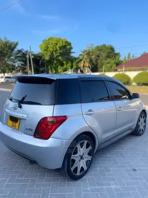 Toyota IST 2005 Silver
