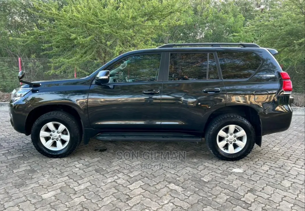 Toyota Land Cruiser Prado 2016 Black