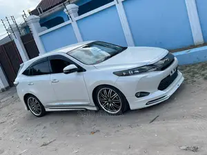 Toyota Harrier 2.5 Hybrid 4WD 2017 White