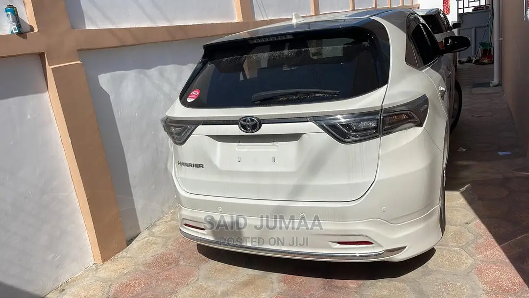 Toyota Harrier 2.5 Hybrid 4WD 2017 White