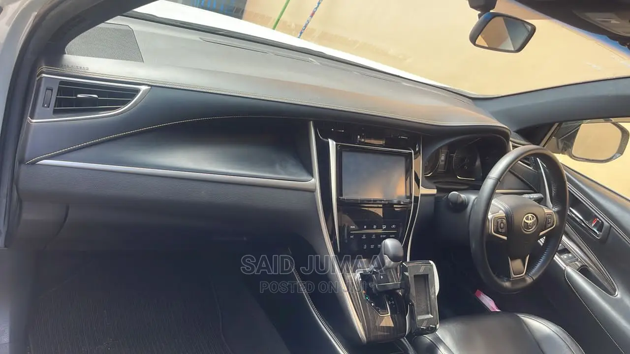 Toyota Harrier 2.5 Hybrid 4WD 2017 White