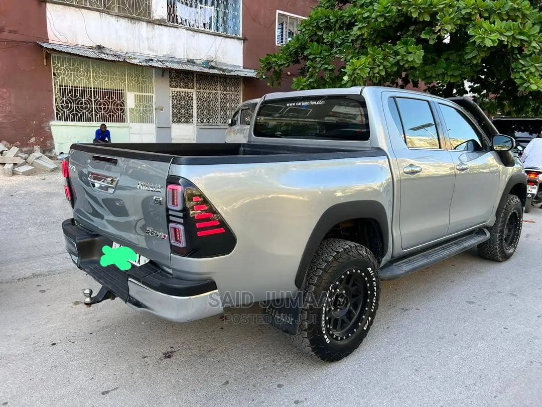 Toyota Hilux Revo Double Cab Deisel 2.4 AWD 2017 Gray