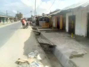 Fremu Sita Na Nyumba Ya Vyumba 14 Inauzwa Manzese Jijini DSM