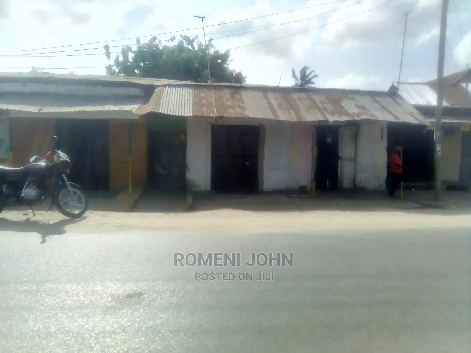 Fremu Sita Na Nyumba Ya Vyumba 14 Inauzwa Manzese Jijini DSM