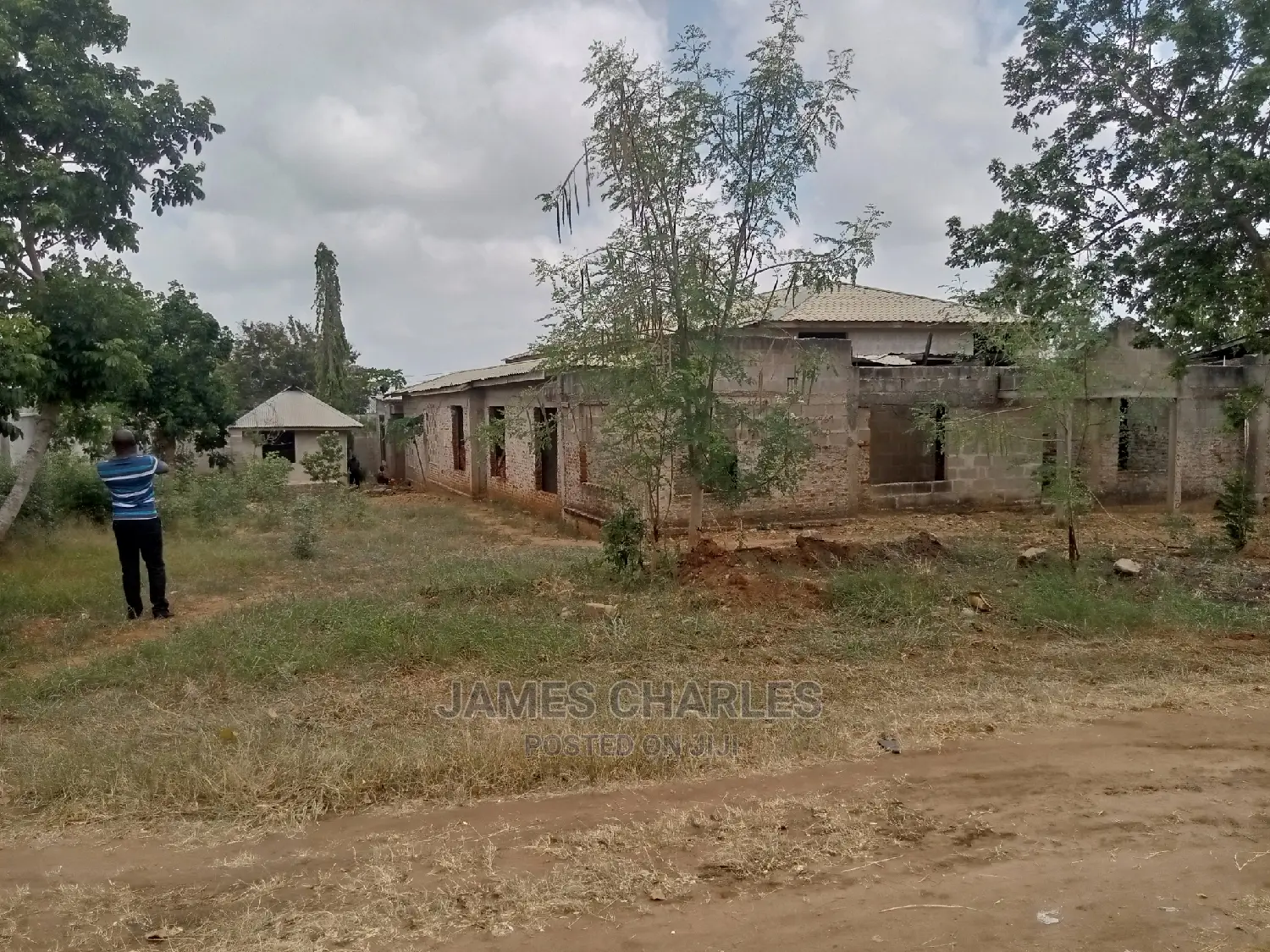 10bdrm House in Mabwepande, Bunju for sale