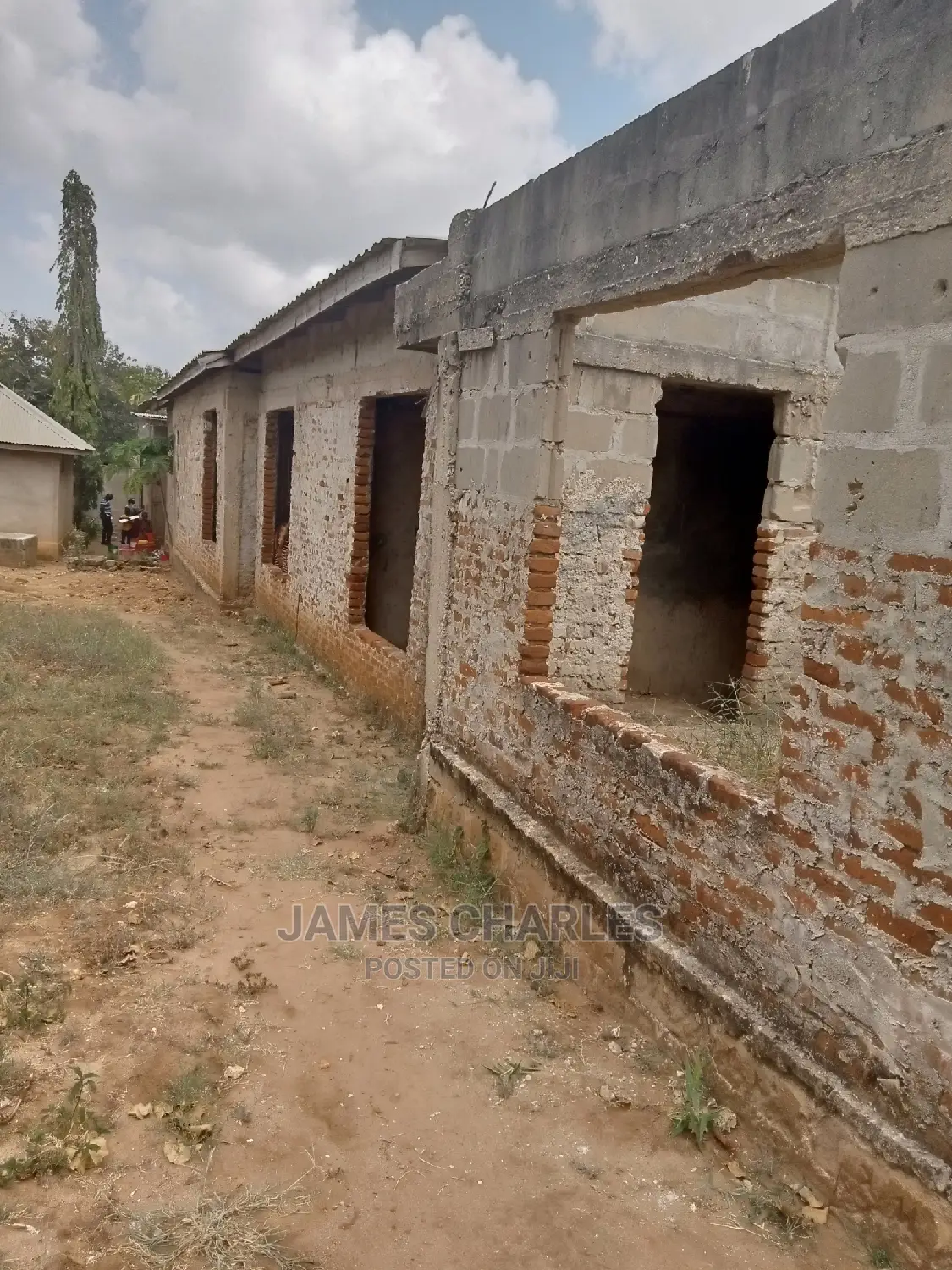 10bdrm House in Mabwepande, Bunju for sale