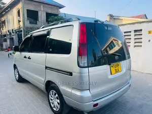 Toyota Noah 2001 Silver