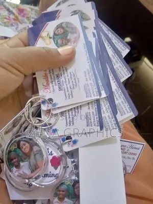 Round Holder Wedding Cards