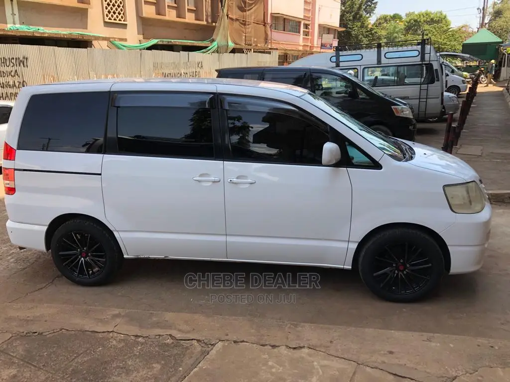 Toyota Noah 2.0 AWD (8 Seater) 2003 White