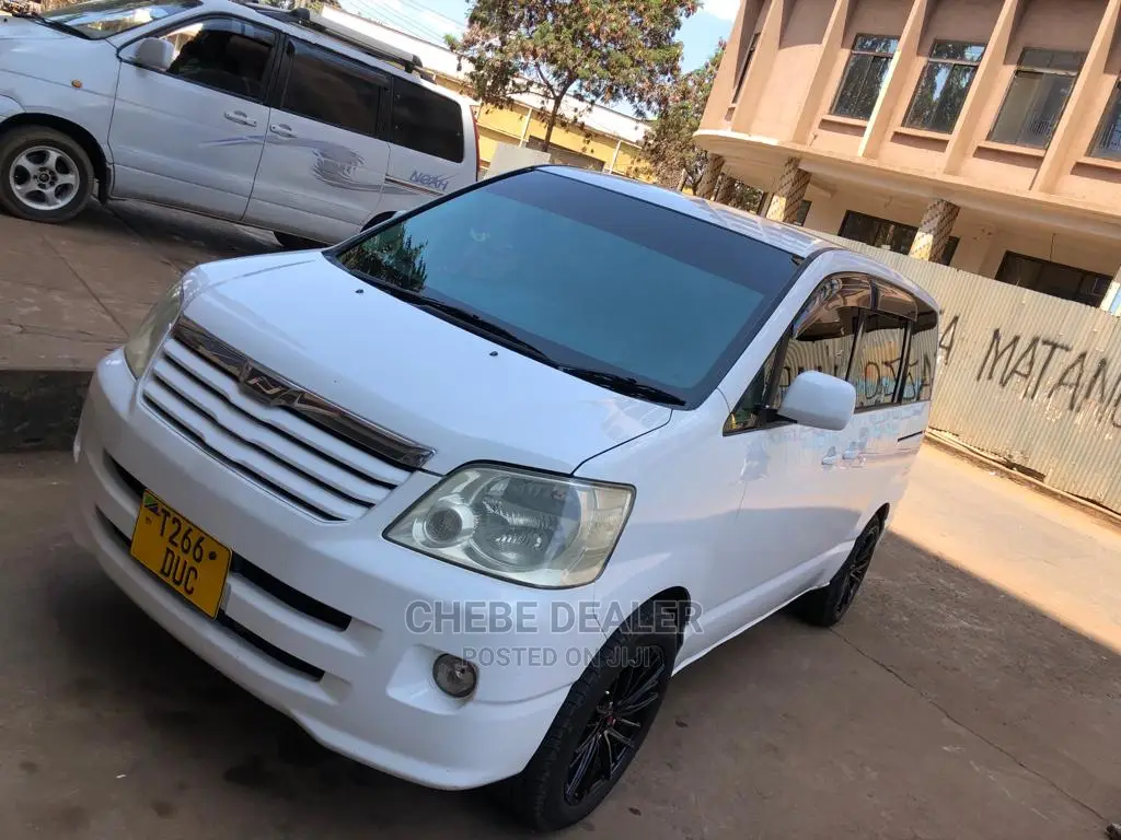 Toyota Noah 2.0 AWD (8 Seater) 2003 White