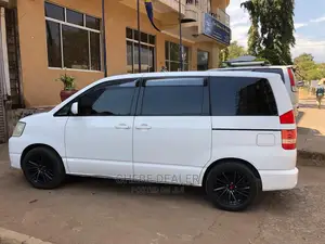 Toyota Noah 2.0 AWD (8 Seater) 2003 White