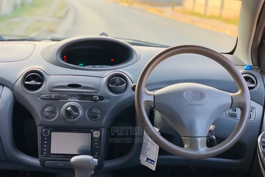 Toyota Vitz 2004 Green