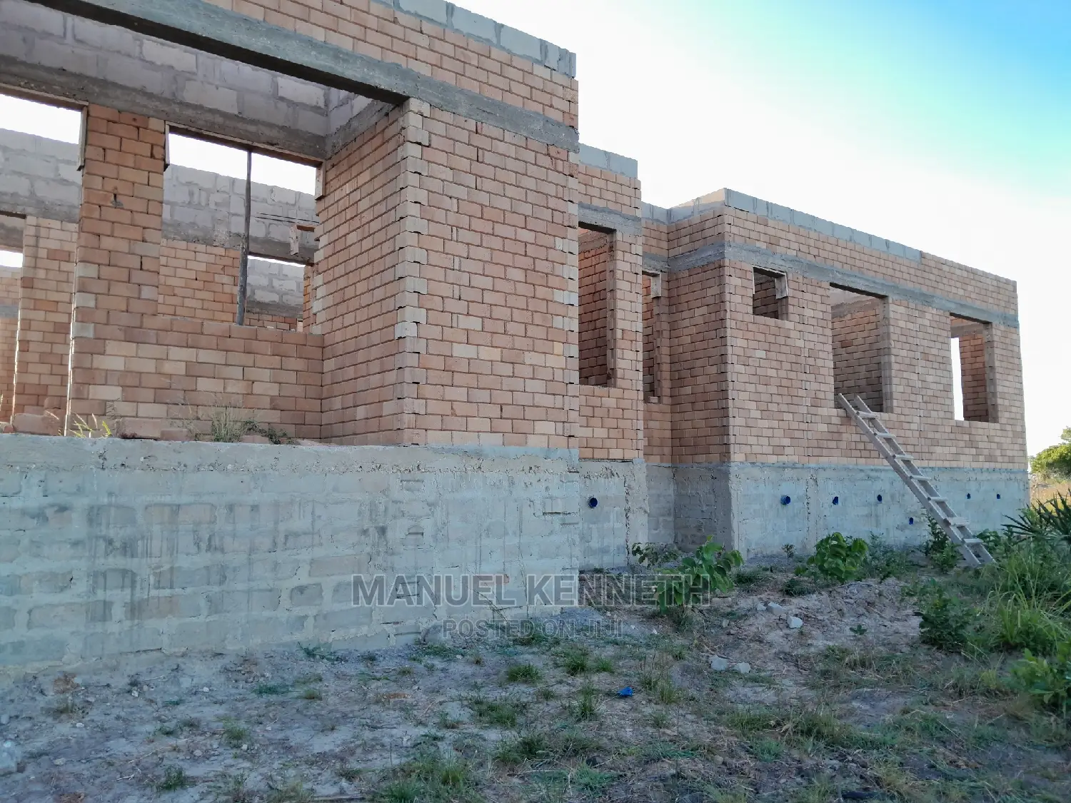 Kigamboni Amani Gomvu Unfinished House for Sale.
