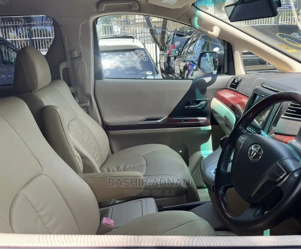 Toyota Alphard 2008 Gold