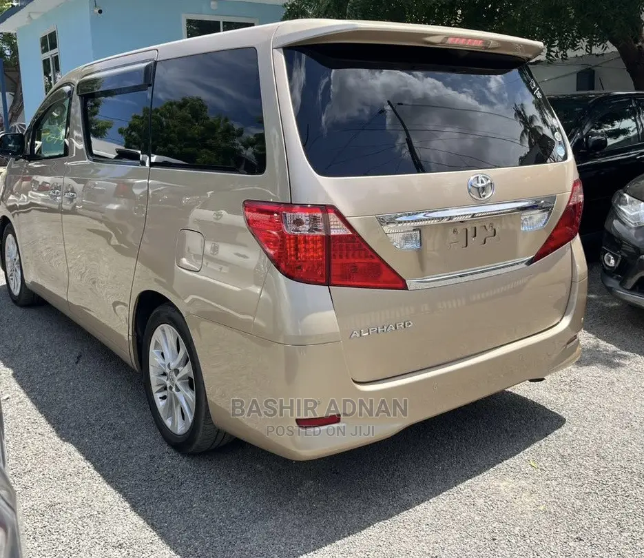 Toyota Alphard 2008 Gold