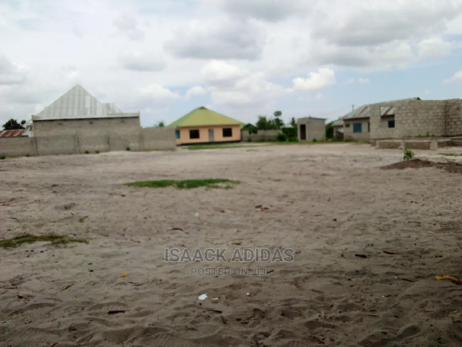 A Very Big Surveyed Plot at Kivule Shule 1300 Sqmt, 35 Mil