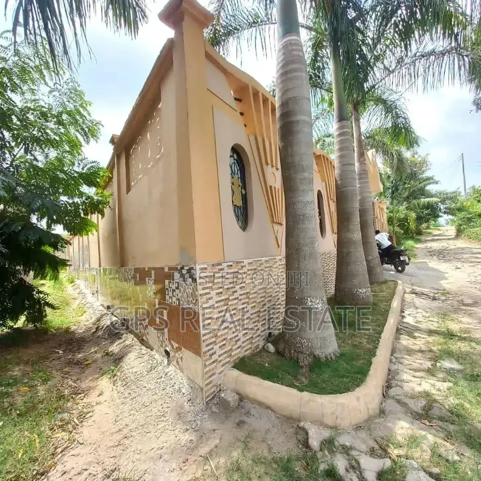 3bdrm House in Mbezi Makabe, Kinondoni for Sale