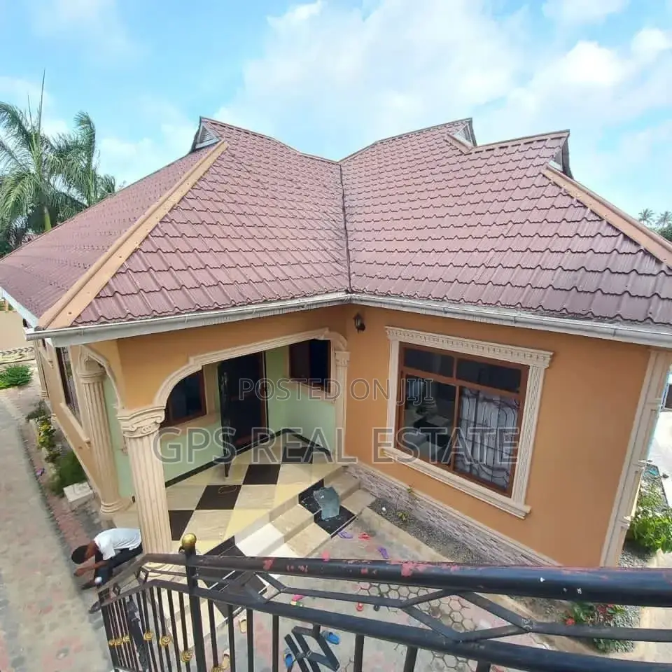 3bdrm House in Mbezi Makabe, Kinondoni for Sale
