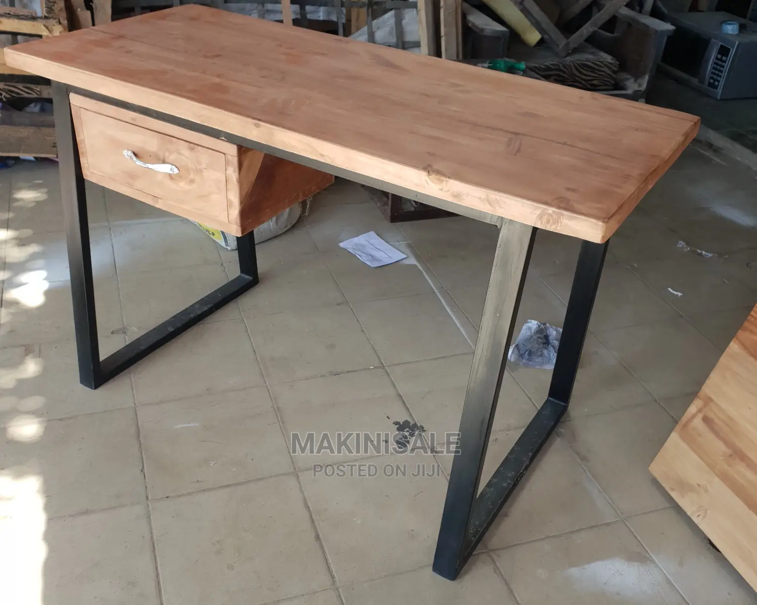 Office Table Nzuri Sana Simple