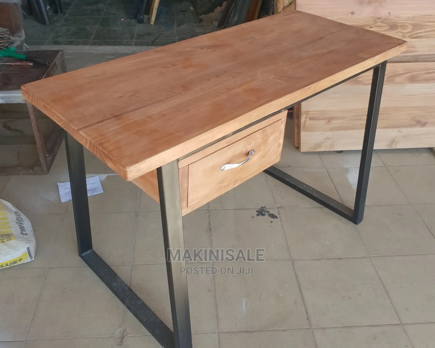 Office Table Nzuri Sana Simple