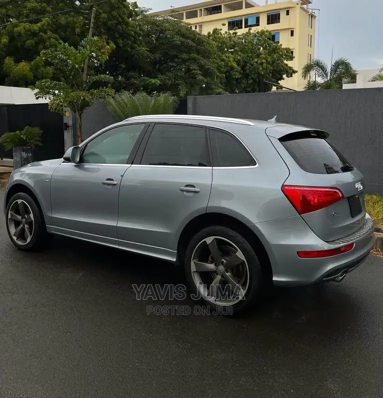 Audi Q5 2010 Gray