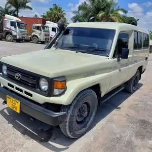 Toyota Land Cruiser 2000 Beige