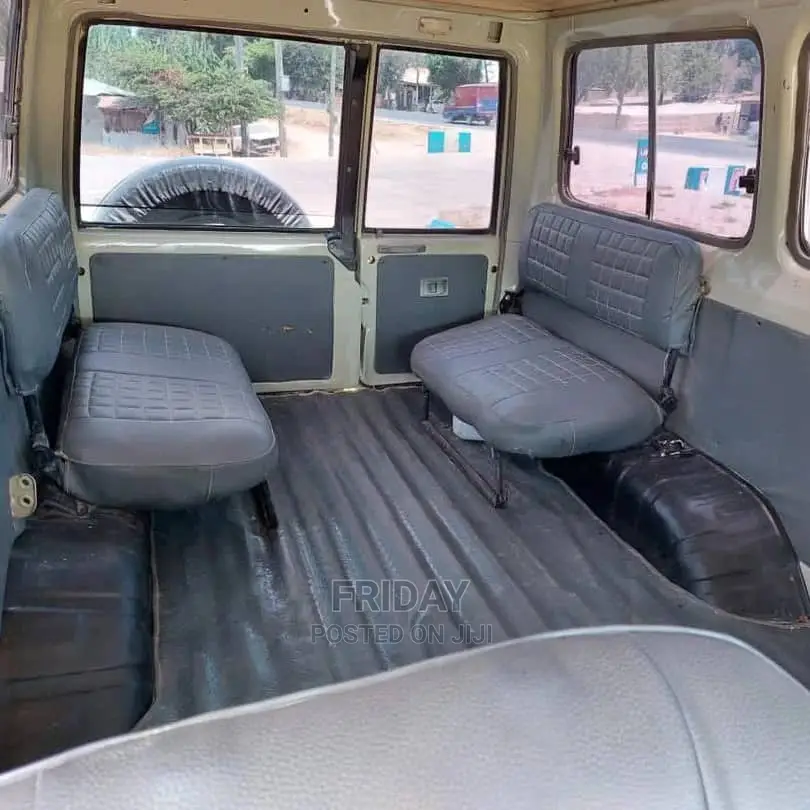 Toyota Land Cruiser 2000 Beige