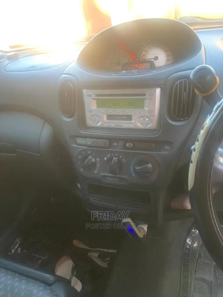 Toyota Ractis 1.5 FWD 2008 White