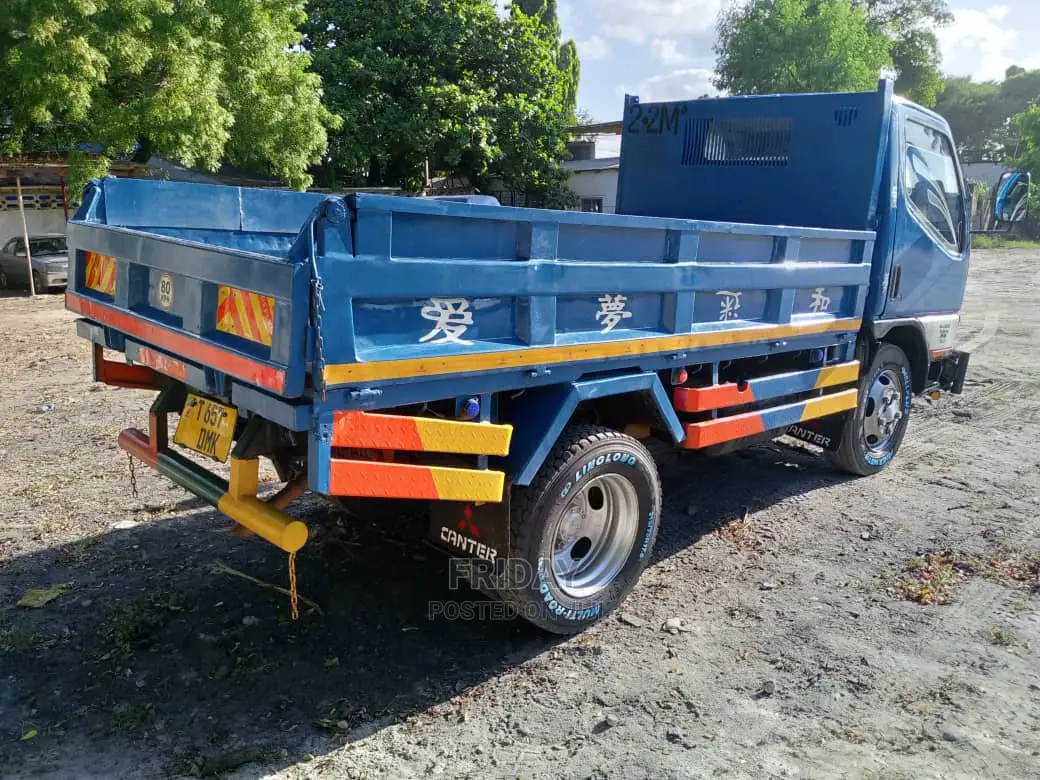 Mitsubishi Canter Tipper