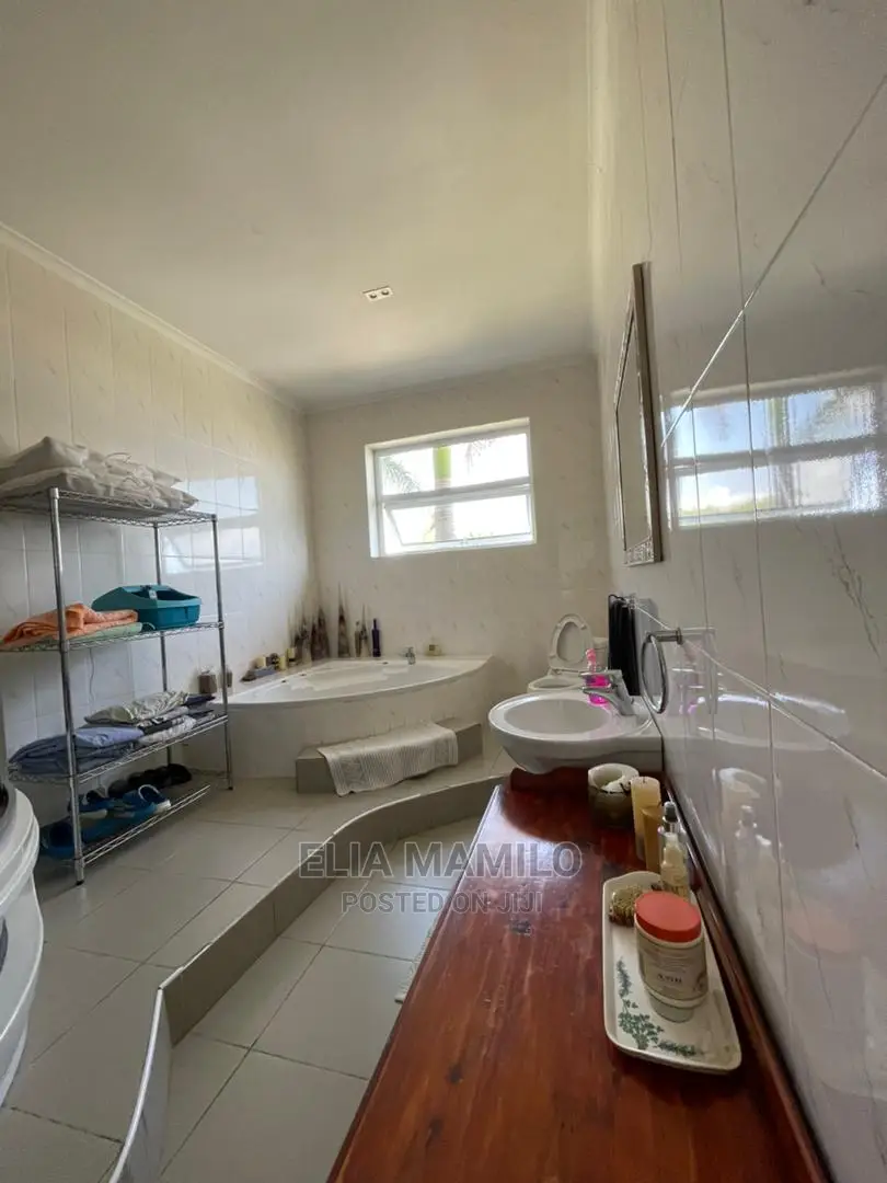 4bdrm House in Kunduchi, Dar Es for Sale