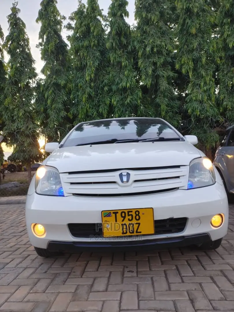 Toyota IST 2004 White
