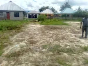 Eneo La Makazi Na Biashara Linauzwa Milioni Tatu Na Lak Moja