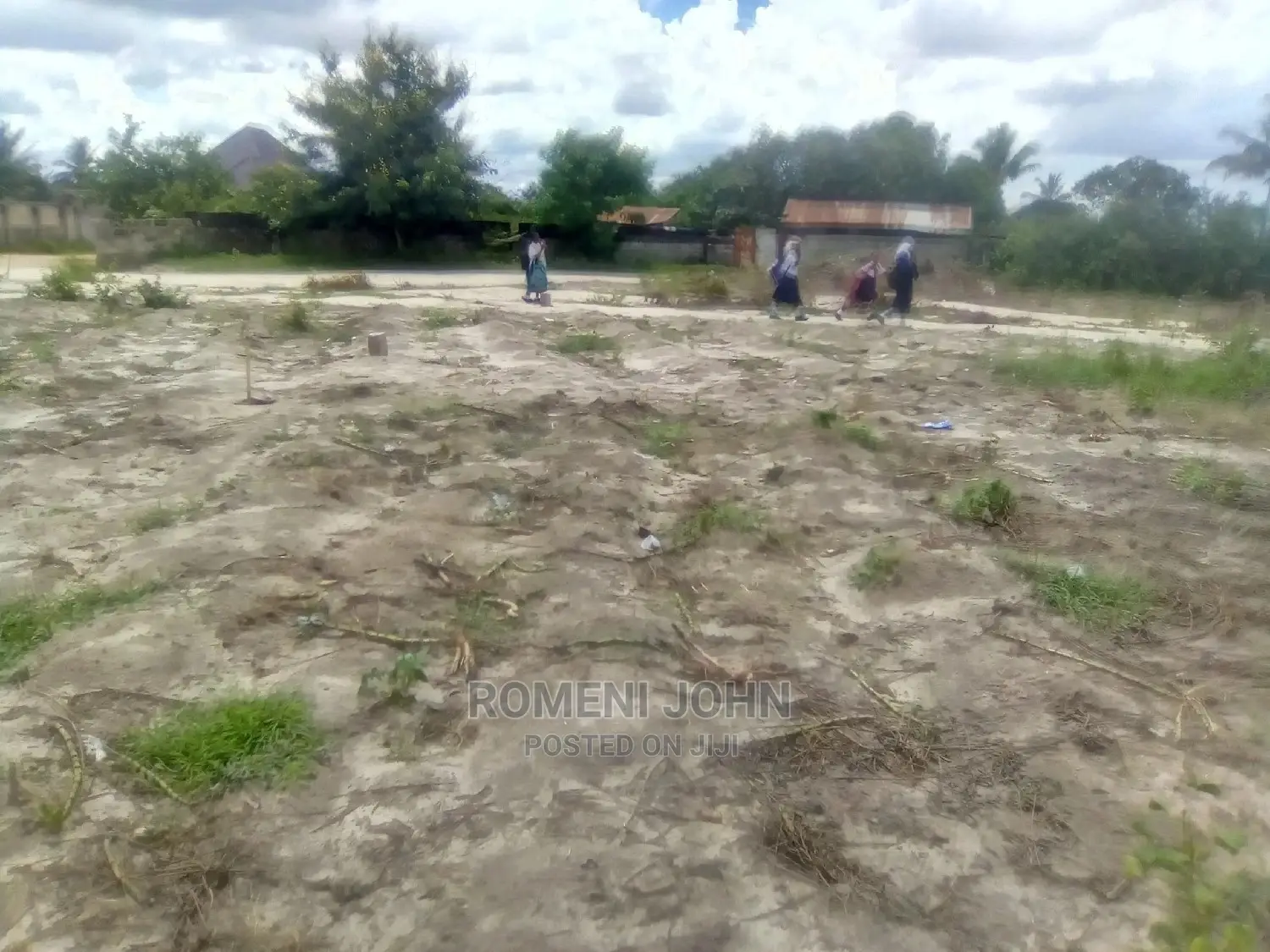 Eneo La Makazi Na Biashara Linauzwa Milioni Tatu Na Lak Moja