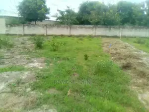 Eneo La Makazi Na Biashara Linauzwa Milioni Tatu Na Lak Moja