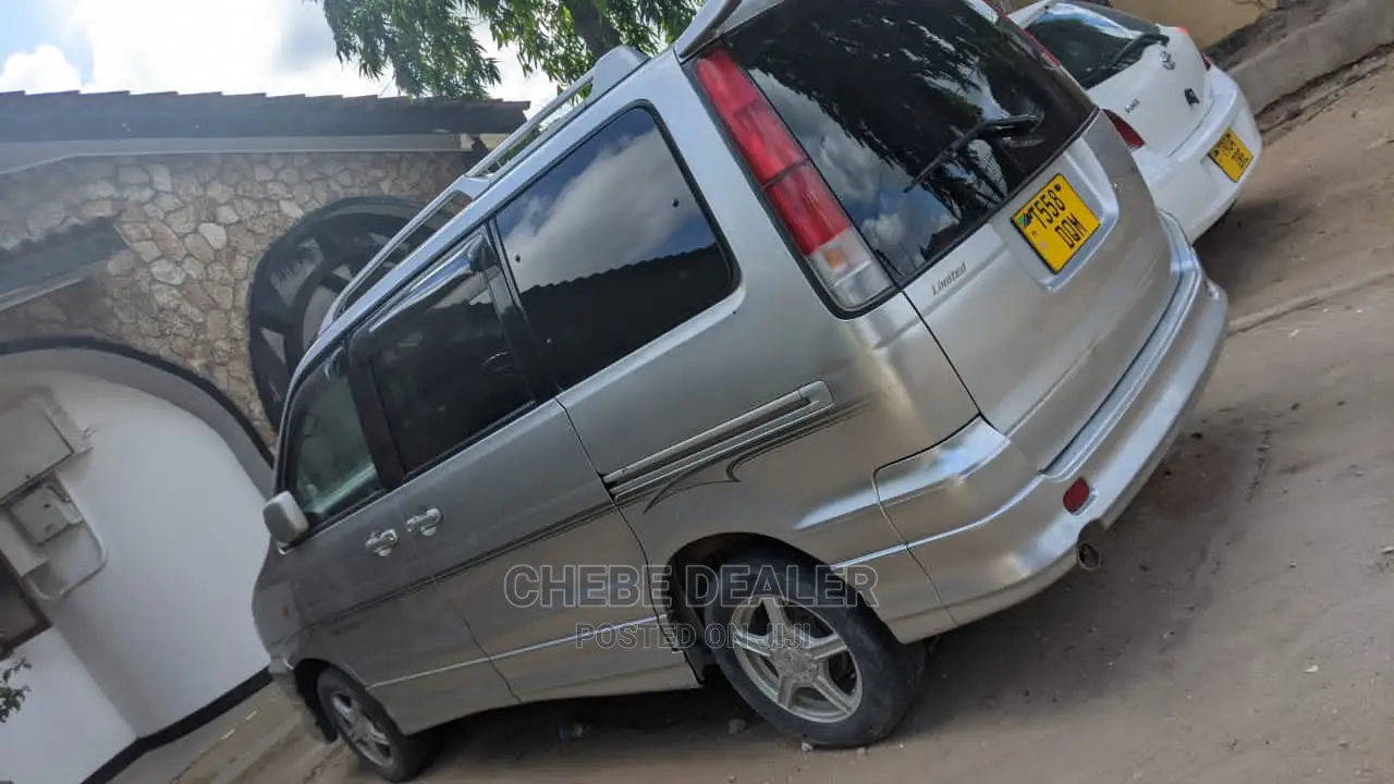 Toyota Noah 2.0 AWD (8 Seater) 2001 Silver