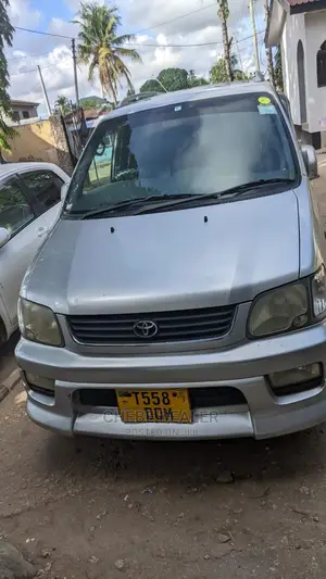 Toyota Noah 2.0 AWD (8 Seater) 2001 Silver