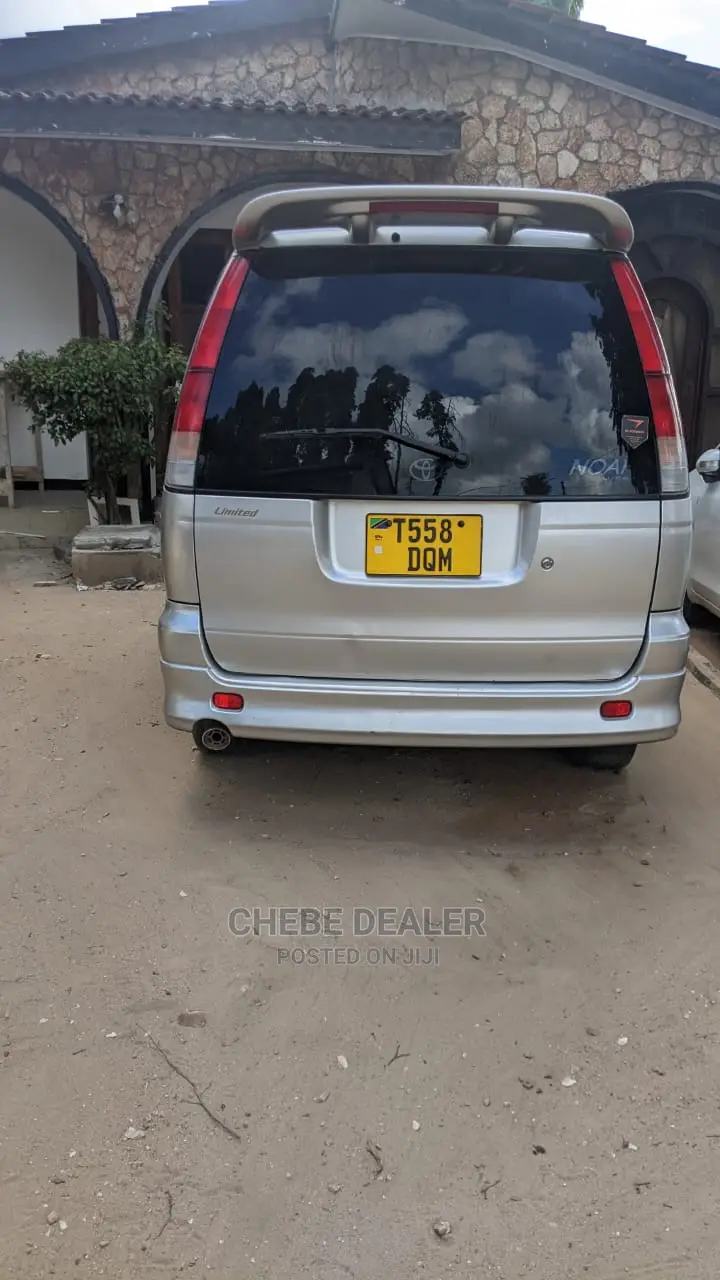 Toyota Noah 2.0 AWD (8 Seater) 2001 Silver