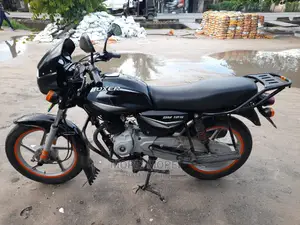 Bajaj Boxer X125 2022 Purple